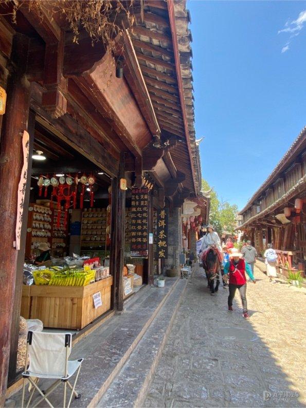 笑脸球的冒险之旅